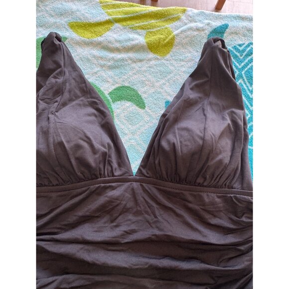 La Blanca One-Piece Swimsuit Ruched Waist Deep V-Neckline Black Size 8 - Picture 4 of 8